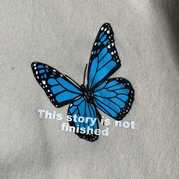 crew neck, i haven't wore it since i got it. It is beautiful - Picture 2 of 5